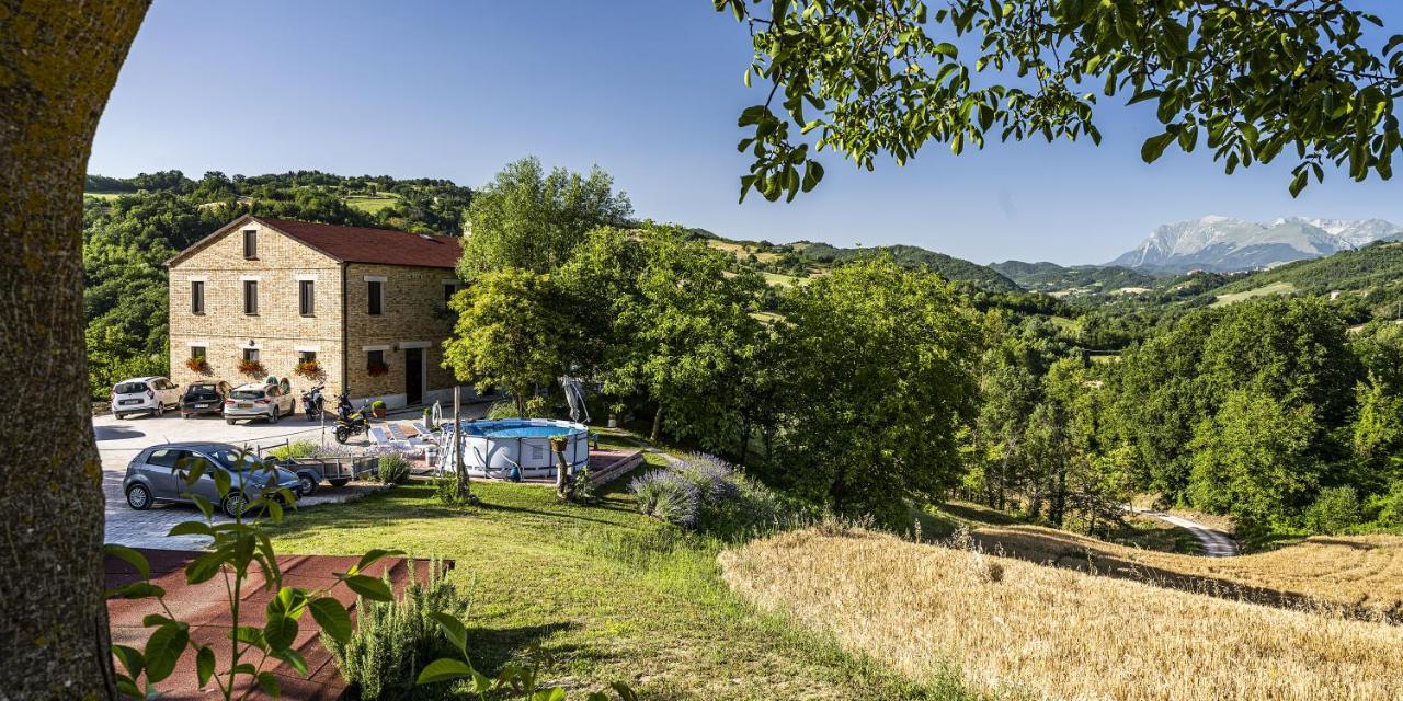 مبيت وإفطار Amandola Casa Friano المظهر الخارجي الصورة