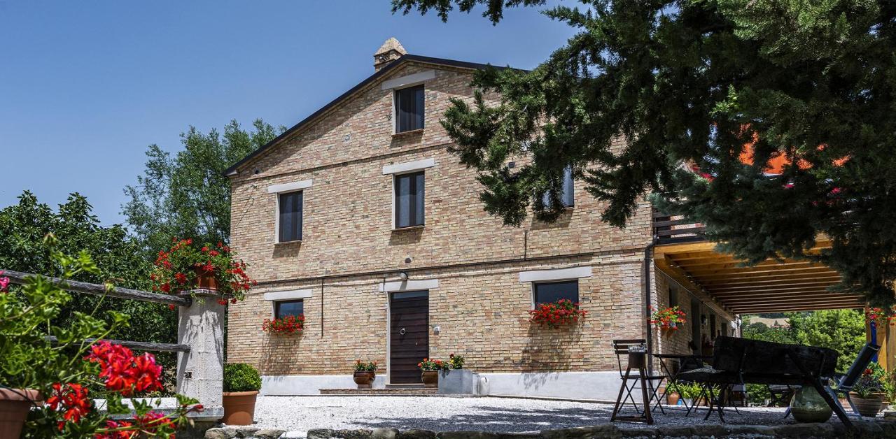مبيت وإفطار Amandola Casa Friano المظهر الخارجي الصورة
